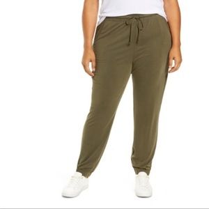 BNWT Treasure & Bond Joggers 1X/18W in Olive Sarma